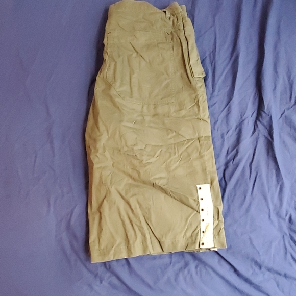 Shorts - Picture 3 of 4